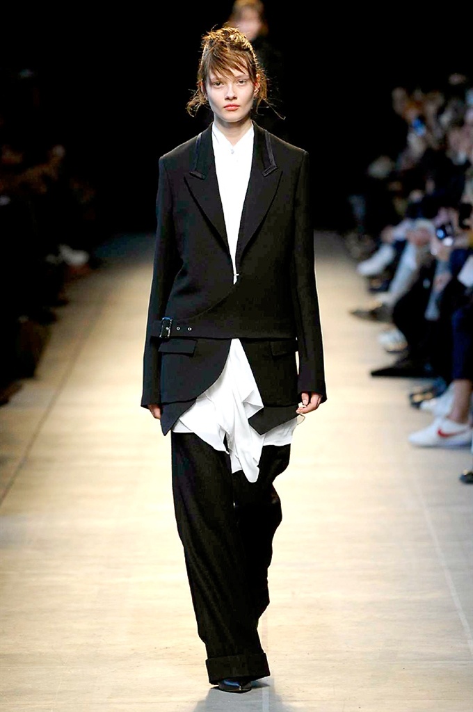 Fotoservizio/FW 2016-2017/WOMEN/COSTUME NATIONAL/DP2/1