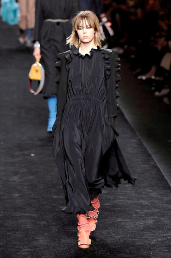 Fotoservizio/FW 2016-2017/WOMEN/FENDI/DP2/2