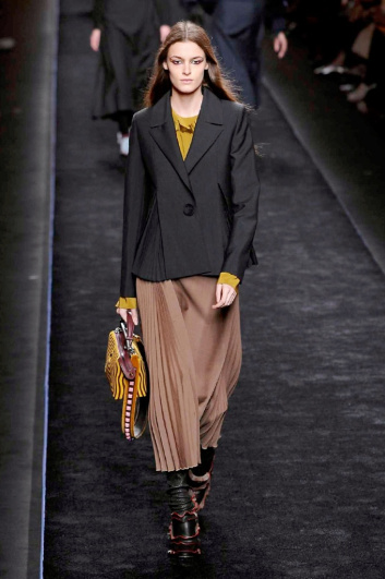 Fotoservizio/FW 2016-2017/WOMEN/FENDI/DP2/7