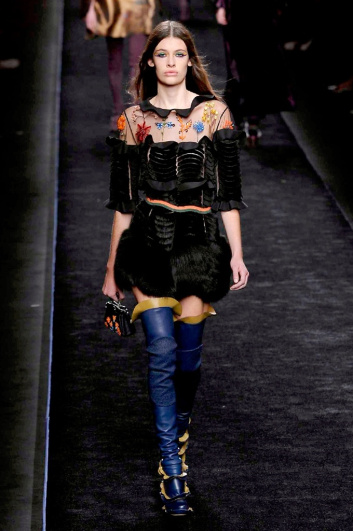 Fotoservizio/FW 2016-2017/WOMEN/FENDI/DP2/4