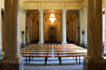 Fotoservizio/SS 2025/DESIGN/EVENTO/PRADA/DP2/1