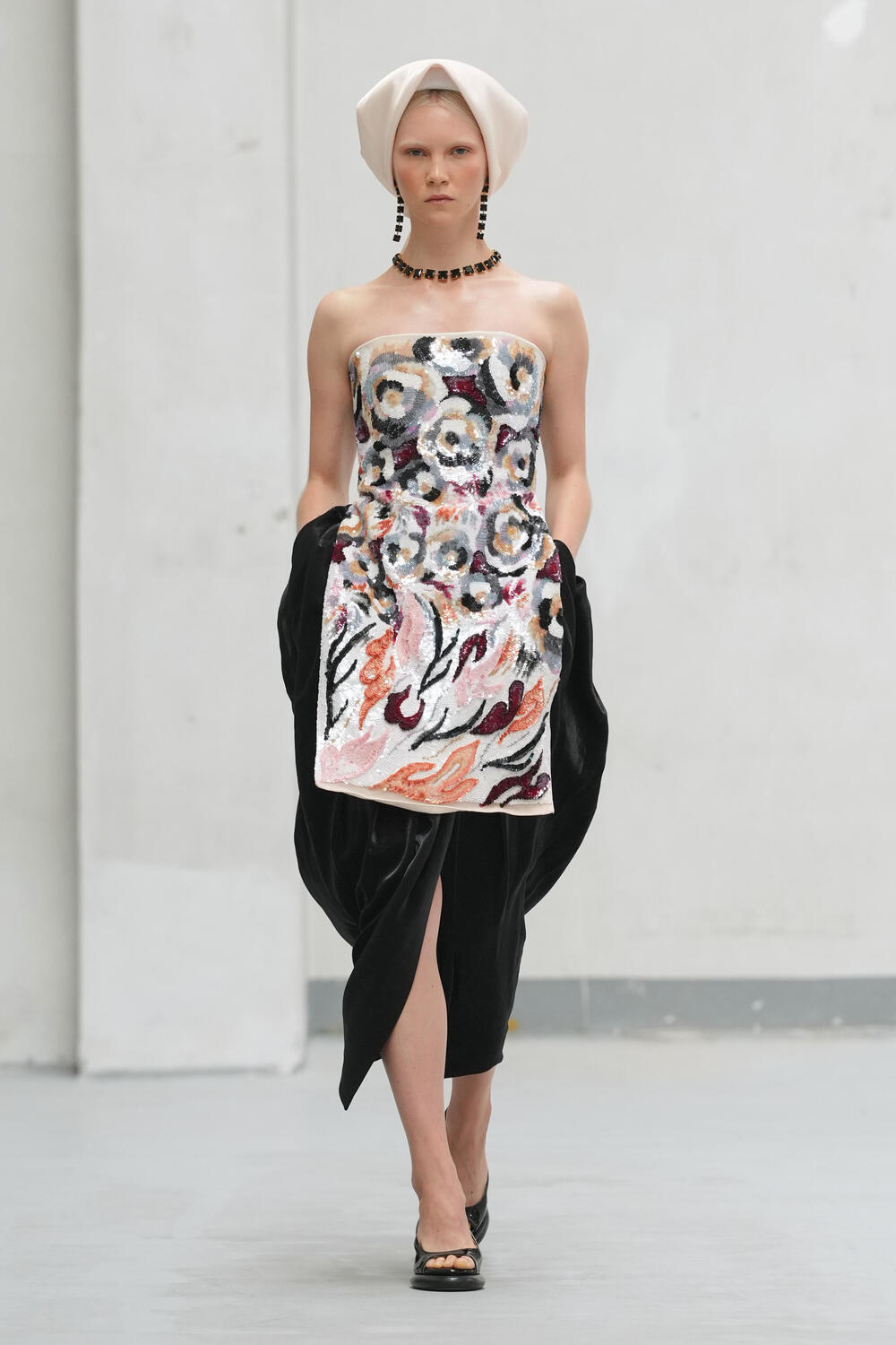 PHAN DANG HOANG WOMEN SS 2027 - Foto #1