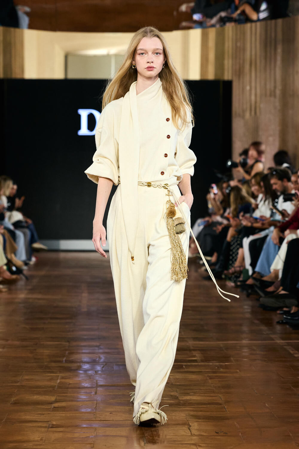 SHENZHEN FUTIAN WOMEN SS 2027 - Foto #1