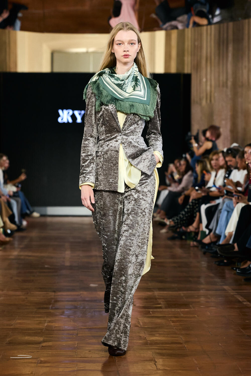 SHENZHEN FUTIAN WOMEN SS 2027 - Foto #51