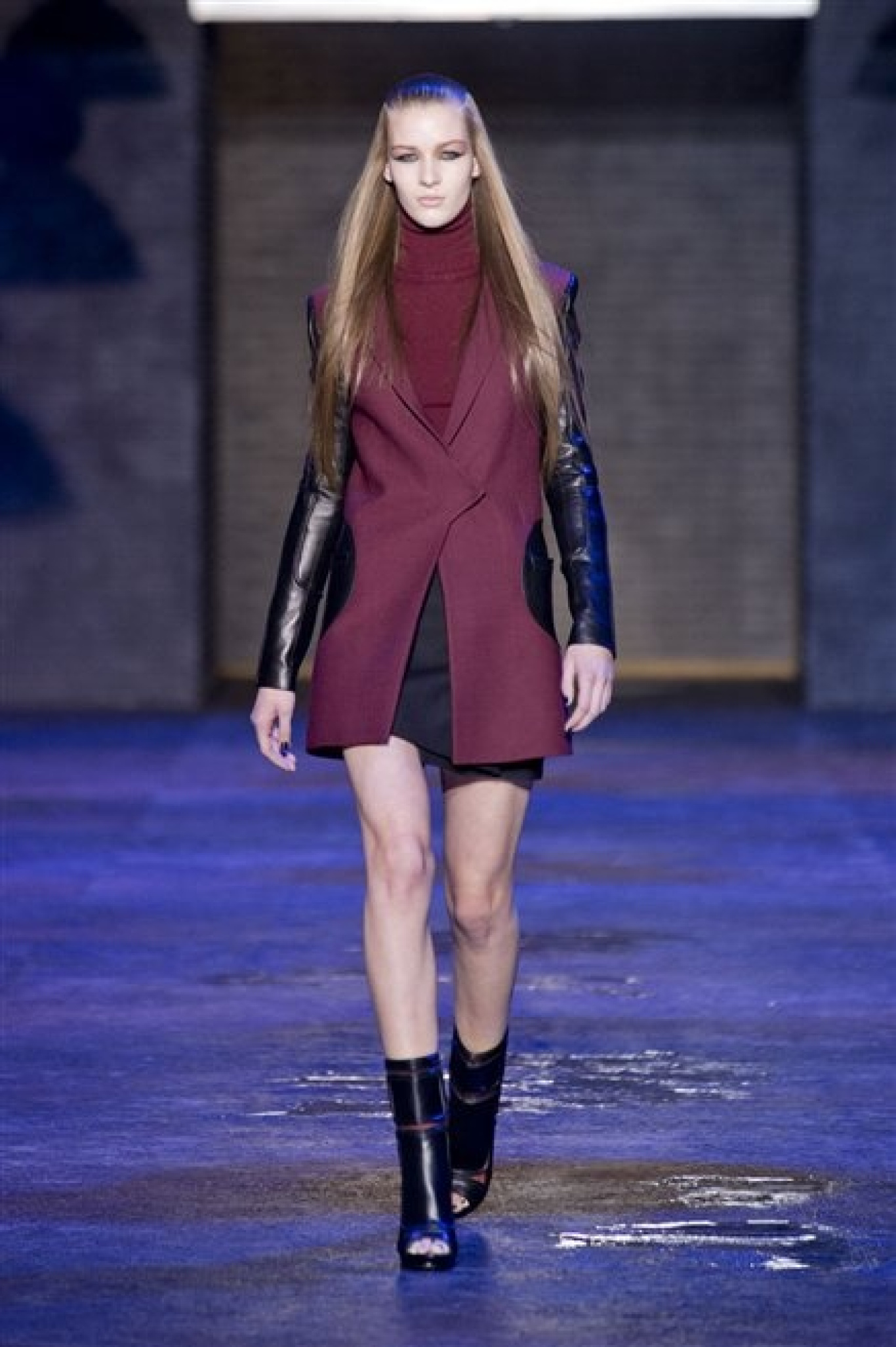 VERSUS - STRONG COLOURS