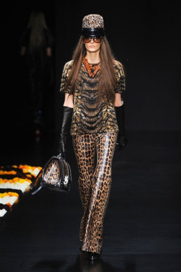 Fotoservizio/FW 2012-2013/WOMEN/ROBERTO CAVALLI/16