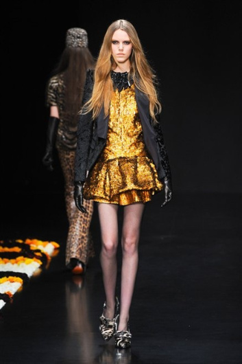 Fotoservizio/FW 2012-2013/WOMEN/ROBERTO CAVALLI/21