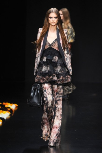 Fotoservizio/FW 2012-2013/WOMEN/ROBERTO CAVALLI/38