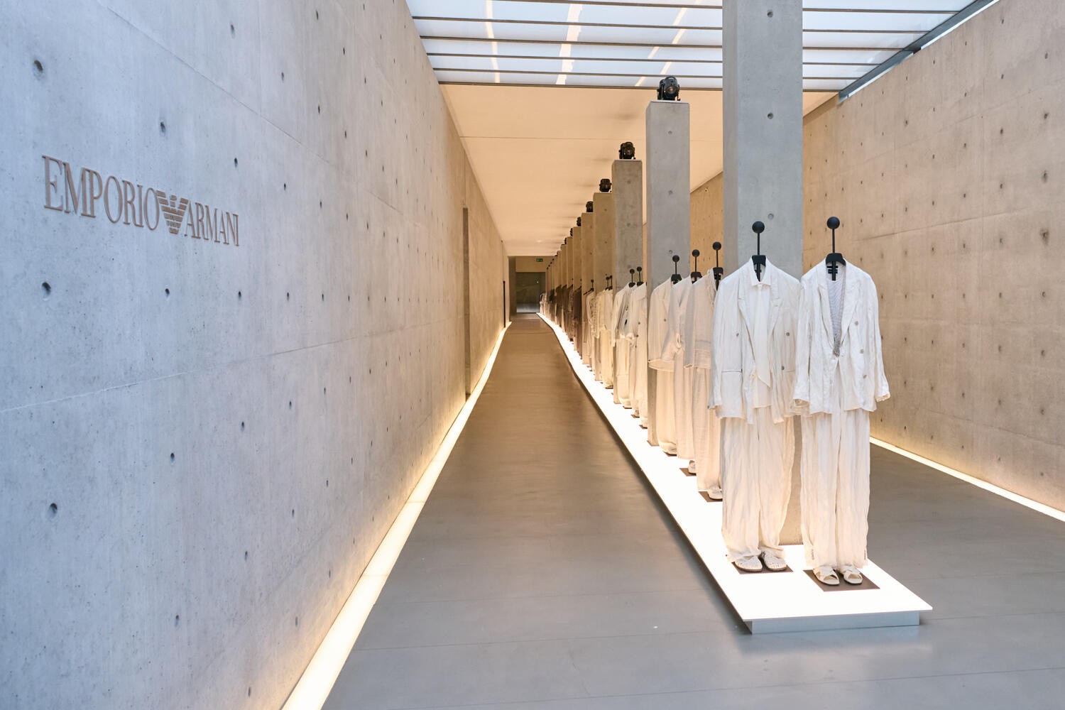 EMPORIO ARMANI WOMEN SS 2027 - Foto #1