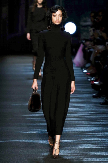 Fotoservizio/FW 2016-2017/WOMEN/BLUMARINE/DP2/0