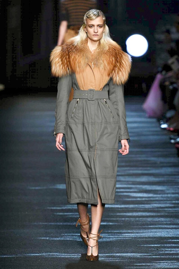Fotoservizio/FW 2016-2017/WOMEN/BLUMARINE/DP2/3