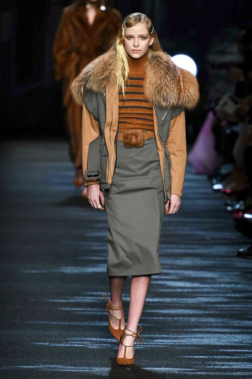 Fotoservizio/FW 2016-2017/WOMEN/BLUMARINE/DP2/5