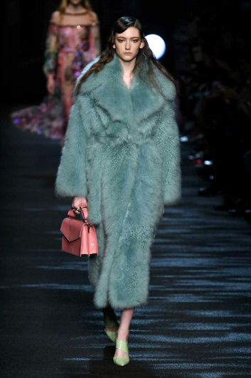 Fotoservizio/FW 2016-2017/WOMEN/BLUMARINE/DP2/0