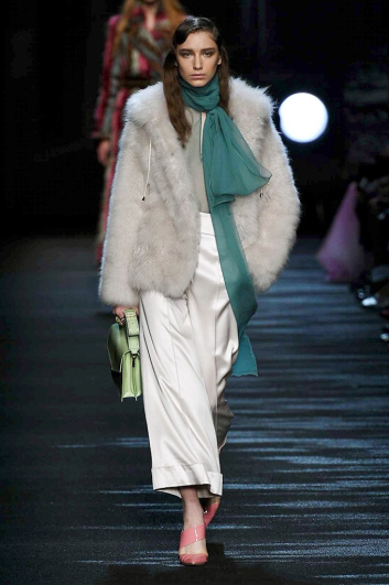 Fotoservizio/FW 2016-2017/WOMEN/BLUMARINE/DP2/2