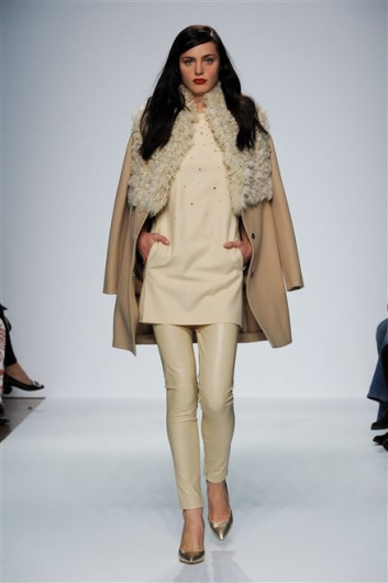 Fotoservizio/FW 2012-2013/WOMEN/.NORMALUISA/7