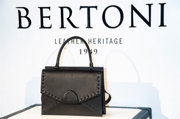 Fotoservizio/FW 2016-2017/WOMEN/BERTONI 1949/DP2/54