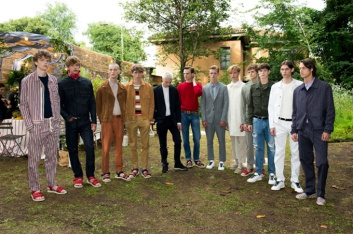 Fotoservizio/SS 2017/MEN/DONDUP/DP2/2