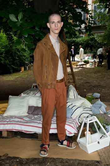 Fotoservizio/SS 2017/MEN/DONDUP/DP2/3