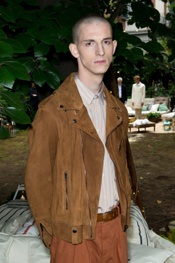 Fotoservizio/SS 2017/MEN/DONDUP/DP2/4