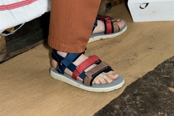 Fotoservizio/SS 2017/MEN/DONDUP/DP2/6