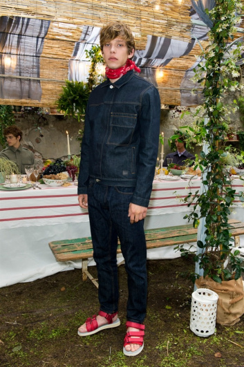 Fotoservizio/SS 2017/MEN/DONDUP/DP2/19