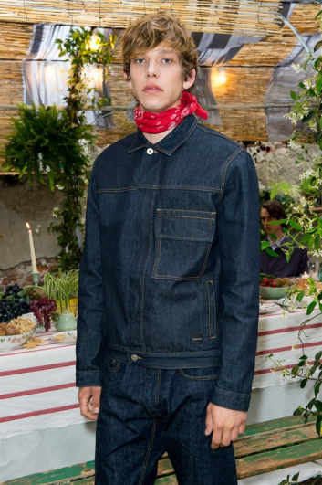 Fotoservizio/SS 2017/MEN/DONDUP/DP2/20