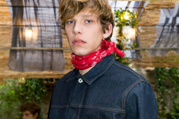 Fotoservizio/SS 2017/MEN/DONDUP/DP2/21