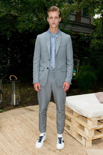 Fotoservizio/SS 2017/MEN/DONDUP/DP2/30