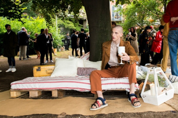 Fotoservizio/SS 2017/MEN/DONDUP/DP2/49