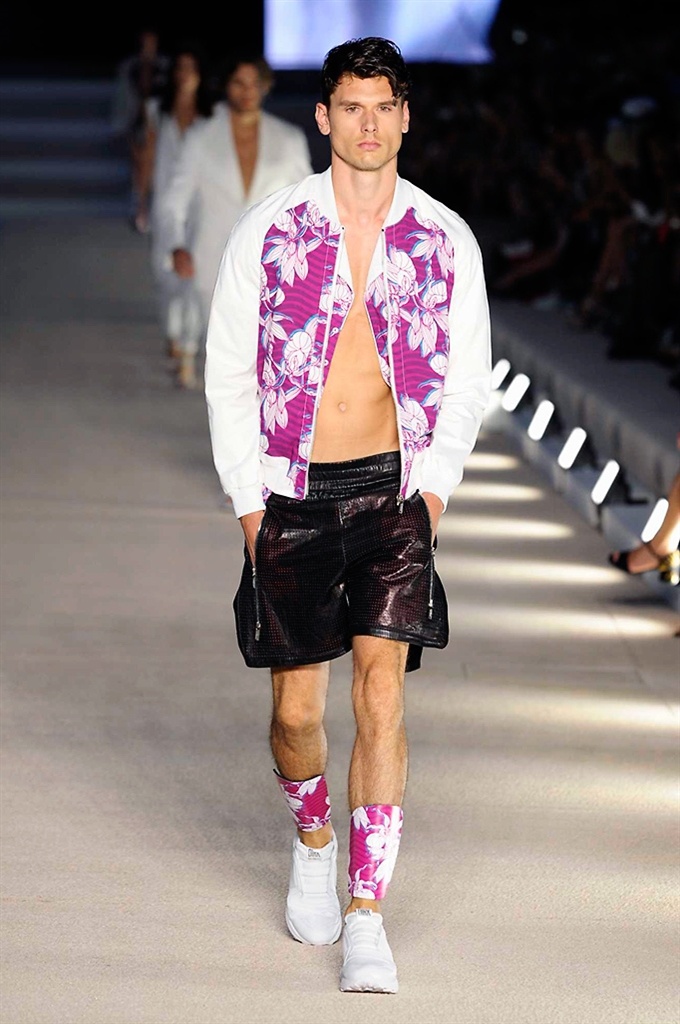Fotoservizio/SS 2017/MEN/DIRK BIKKEMBERGS/DP2/1
