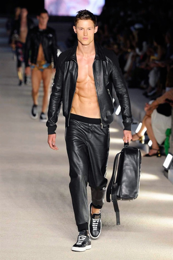 Fotoservizio/SS 2017/MEN/DIRK BIKKEMBERGS/DP2/8