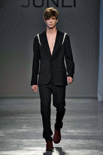 Fotoservizio/SS 2017/MEN/JUN LI SUPPORTED BY CNMI/DP2/1