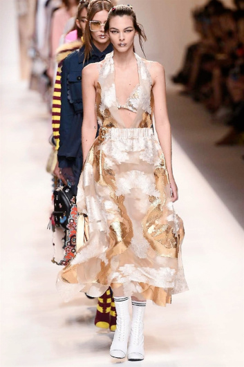 Fotoservizio/SS 2017/WOMEN/FENDI/DP2/4