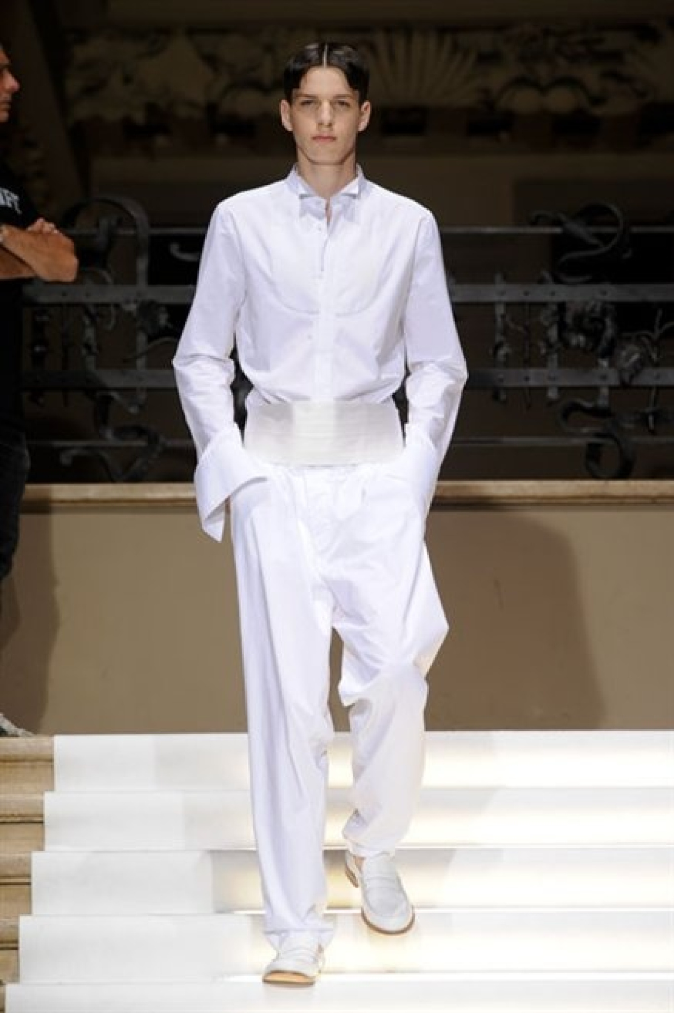 LES HOMMES – VESTIRE INSOLITAMENTE