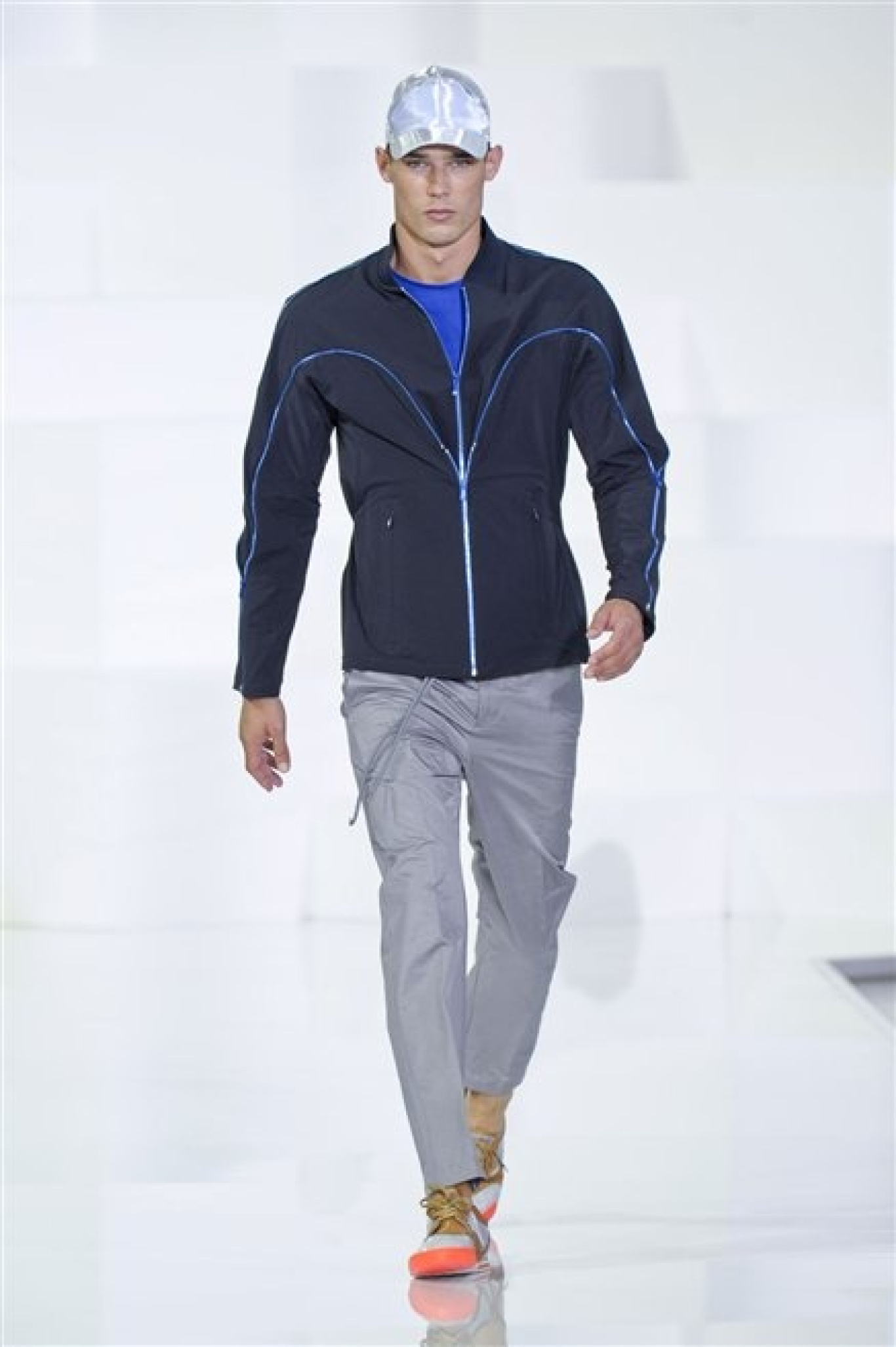DIRK BIKKEMBERGS – FUTURO E REALISMO ESTETICO