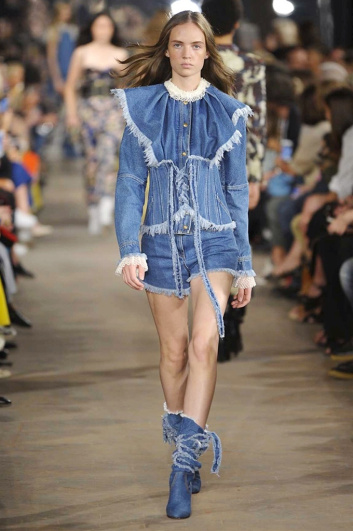 Fotoservizio/SS 2017/WOMEN/PHILOSOPHY DI LORENZO SERAFINI/DP2/0