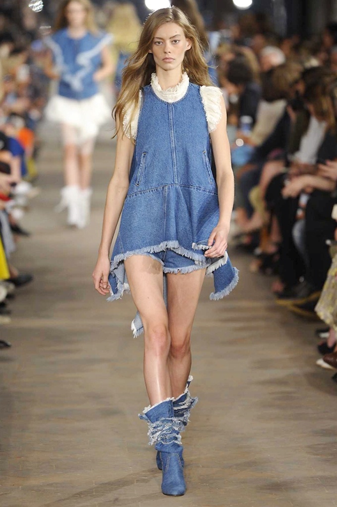 Fotoservizio/SS 2017/WOMEN/PHILOSOPHY DI LORENZO SERAFINI/DP2/2