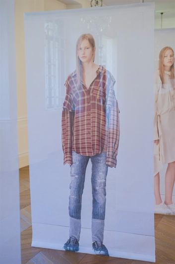 Fotoservizio/SS 2017/WOMEN/DONDUP/DP2/58