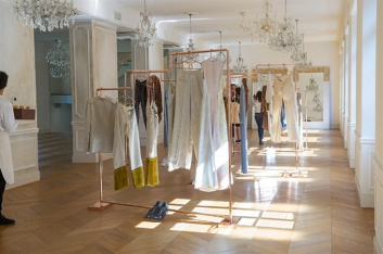 Fotoservizio/SS 2017/WOMEN/DONDUP/DP2/1