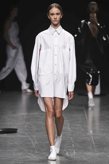 Fotoservizio/SS 2017/WOMEN/LUCIO VANOTTI/DP2/0