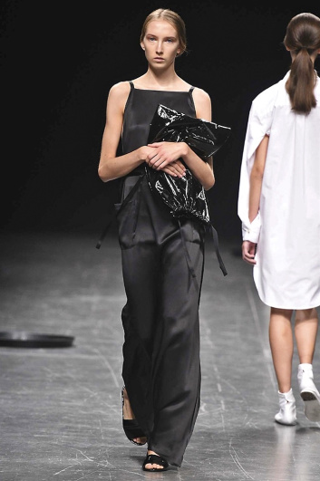 Fotoservizio/SS 2017/WOMEN/LUCIO VANOTTI/DP2/1