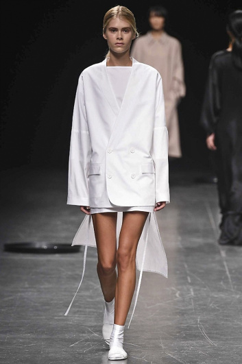 Fotoservizio/SS 2017/WOMEN/LUCIO VANOTTI/DP2/4