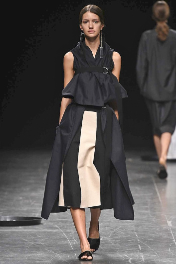 Fotoservizio/SS 2017/WOMEN/LUCIO VANOTTI/DP2/4