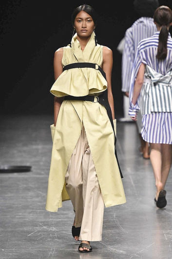 Fotoservizio/SS 2017/WOMEN/LUCIO VANOTTI/DP2/0