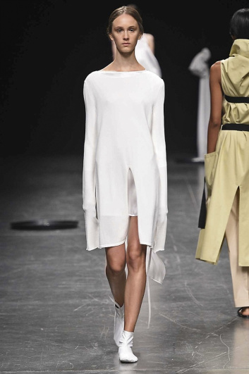 Fotoservizio/SS 2017/WOMEN/LUCIO VANOTTI/DP2/1