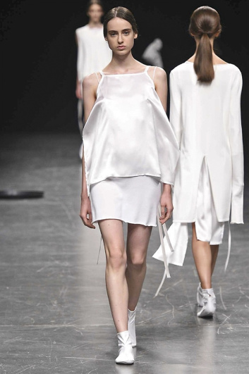Fotoservizio/SS 2017/WOMEN/LUCIO VANOTTI/DP2/3