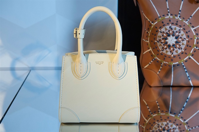 Fotoservizio/SS 2017/WOMEN/BERTONI 1949/DP2/40