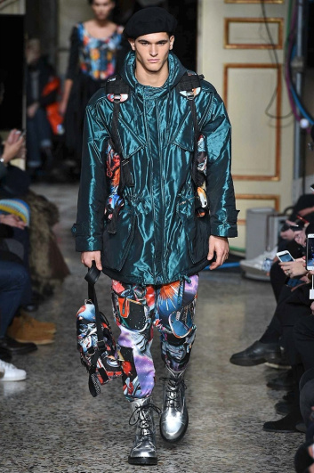 Fotoservizio/FW 2017-2018/MEN/MOSCHINO/DP2/0