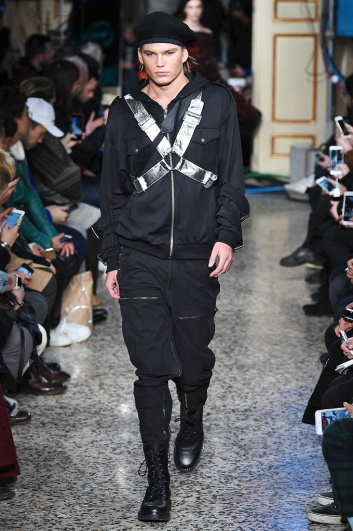 Fotoservizio/FW 2017-2018/MEN/MOSCHINO/DP2/6