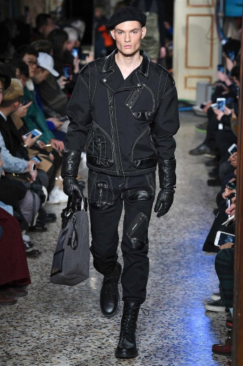 Fotoservizio/FW 2017-2018/MEN/MOSCHINO/DP2/1